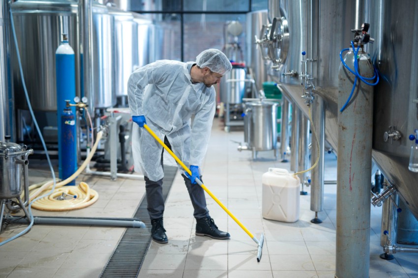 Efficient Warehouse Cleaning